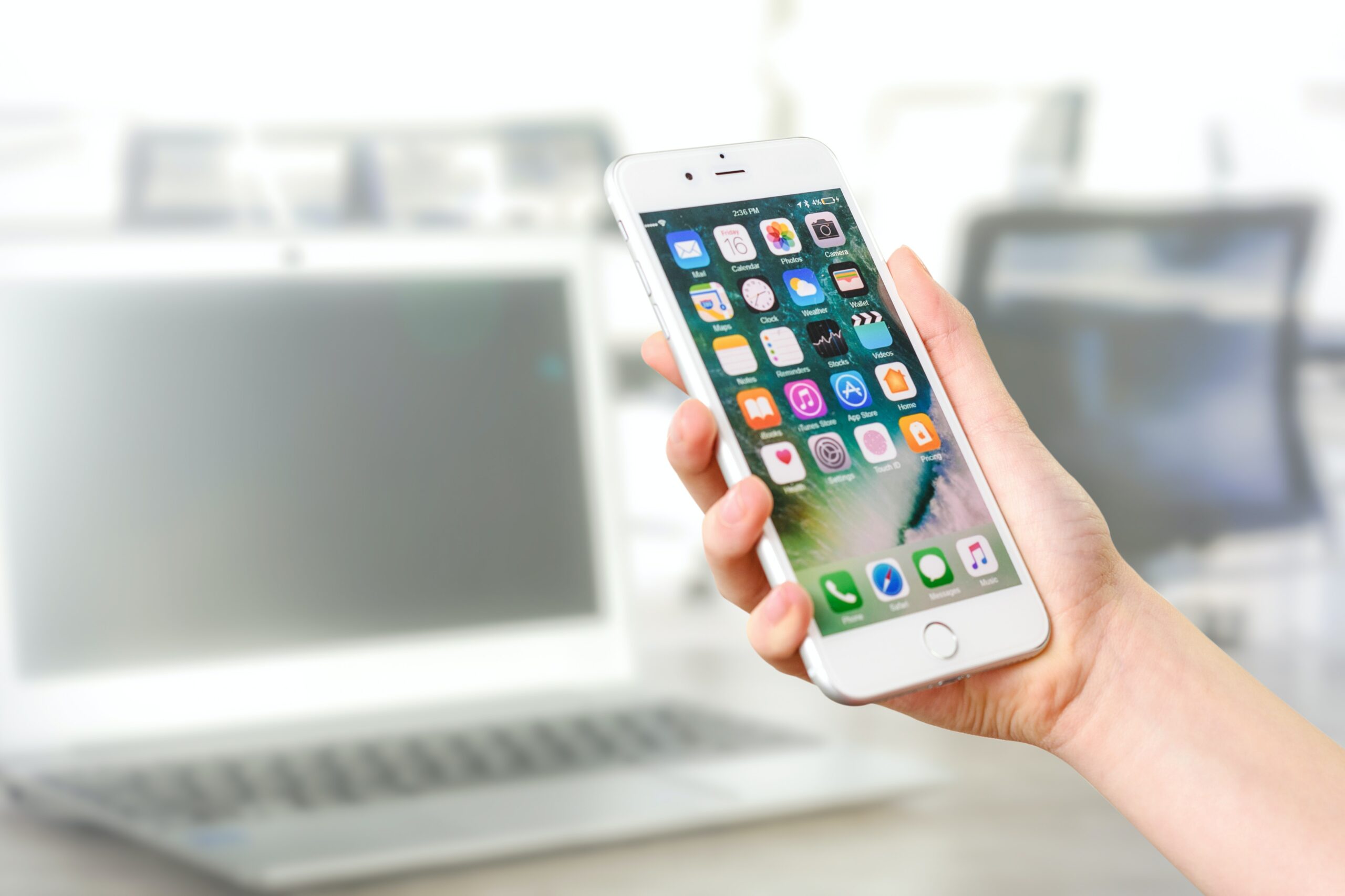How To Use Trending Topics to Amplify Your Press Release Coverage 3 pexels photomix company 887751 scaled