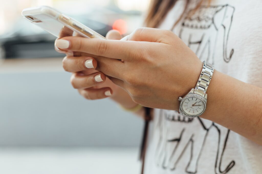 Top 5 Benefits of Leveraging the Power of Social Media to Promote a Press Release 5 paul hanaoka HbyYFFokvm0 unsplash