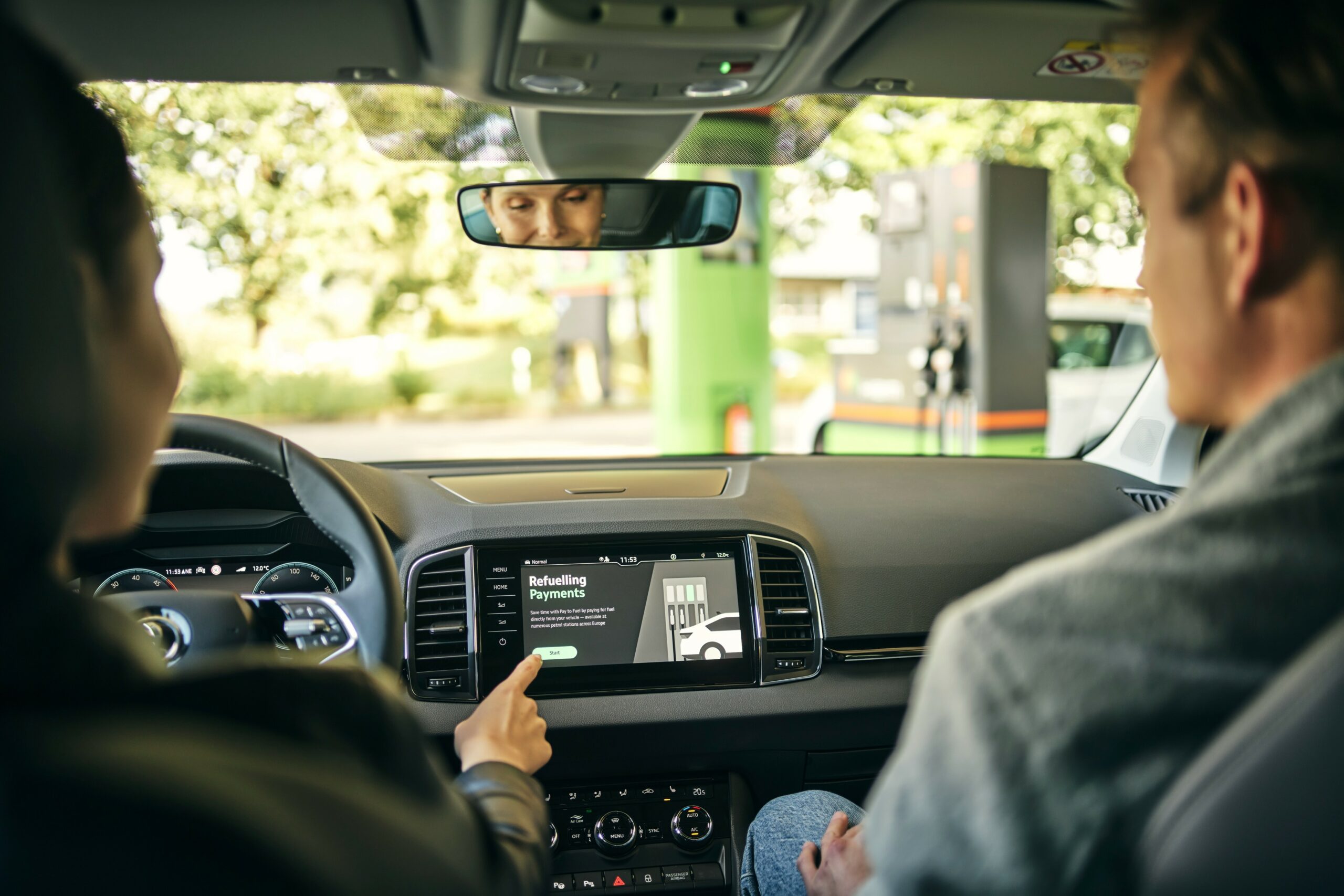 Škoda partners with Parkopedia to introduce convenient in-car payments with new Pay to Fuel service