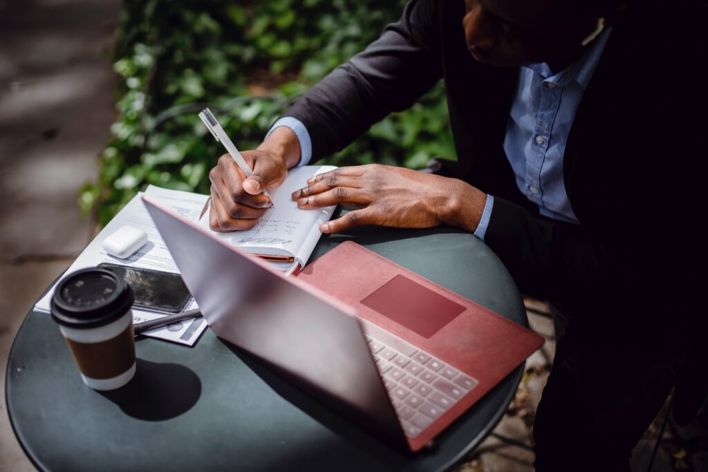 How to Reach The Right Journalists 4 pexels ketut subiyanto 4559592