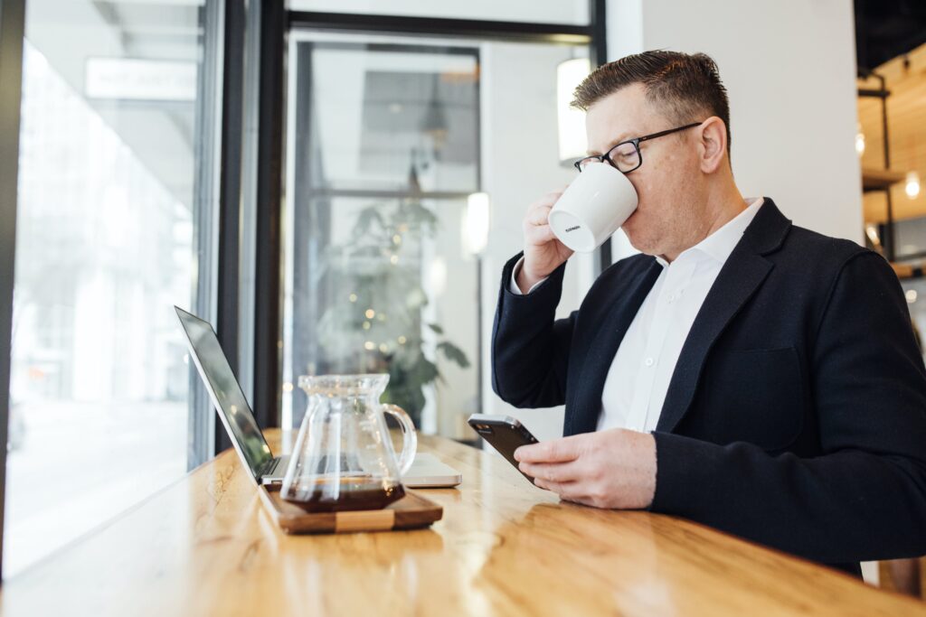 10 Steps to a Winning Press Release Headline 3 pexels linkedin sales navigator 2182982